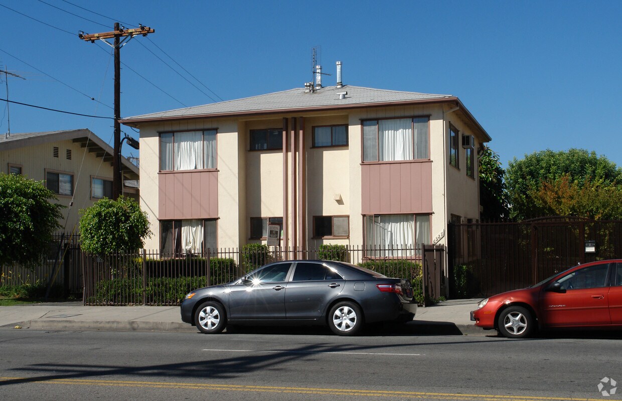 Foto del edificio - 6327-6333 Coldwater Canyon Ave