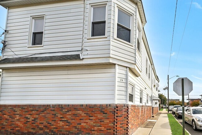 Building Photo - 74 Plauderville Ave