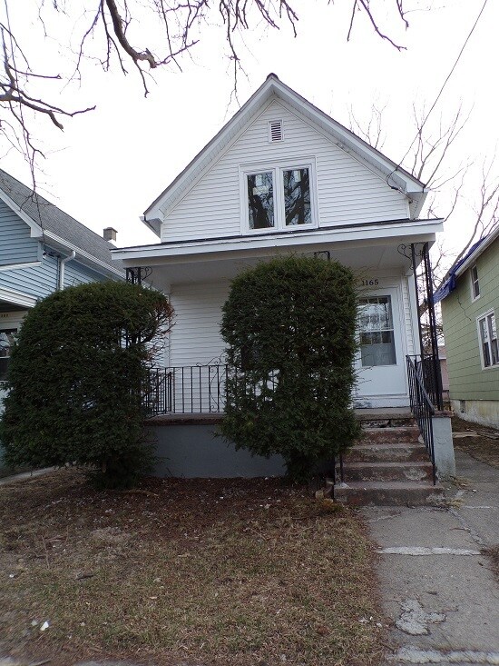 Primary Photo - 1165 Ashland Ave