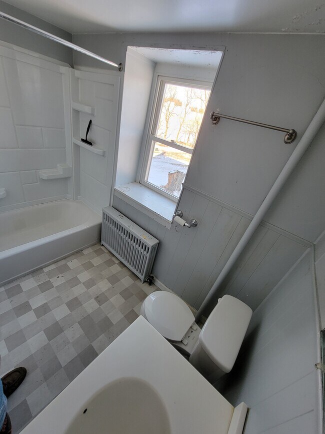 Building Photo - 662 Hoffmansville