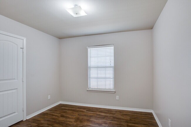 Building Photo - Quincy Park in cal de sac!!