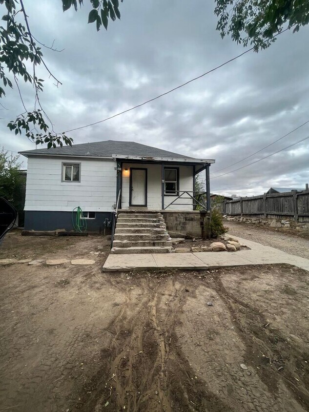 Foto principal - Spacious 4-Bedroom Rental with Basement an...