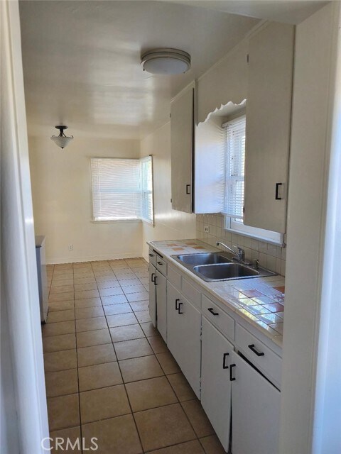 Foto del edificio - 773 E Phillips Blvd