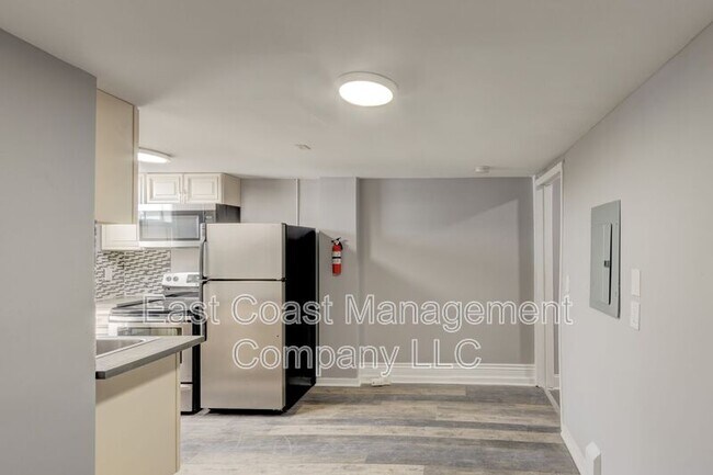 Foto del edificio - 2425 Barclay St