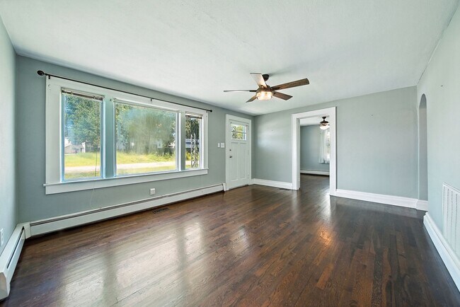 Foto del edificio - Charming 3 bed /2 bath Bungalow on Spacious Corner Lot