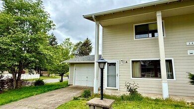Building Photo - 1419 Mamook Ct NE