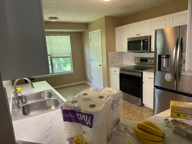 Foto del edificio - Room in House on Valley Green Rd