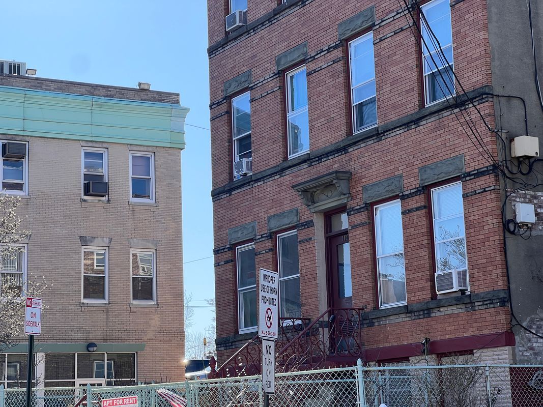 Primary Photo - 1101 43rd St