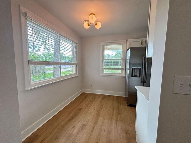 Building Photo - Fully Updated Home in Charleston