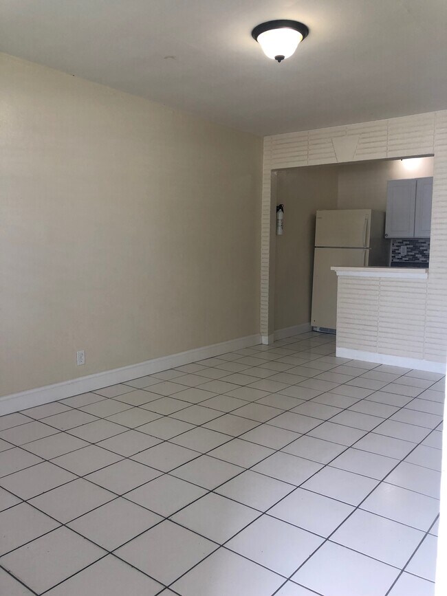 Kitchen - 380 SE 12th Ave