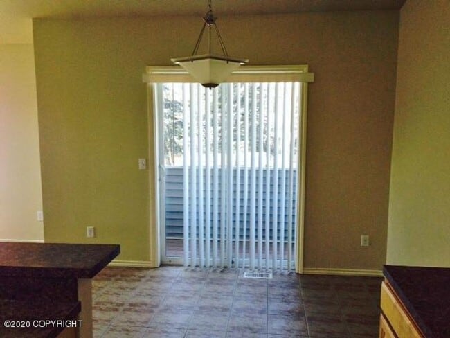 Building Photo - 3 Bed / 2 Bath Midtown Townhouse!