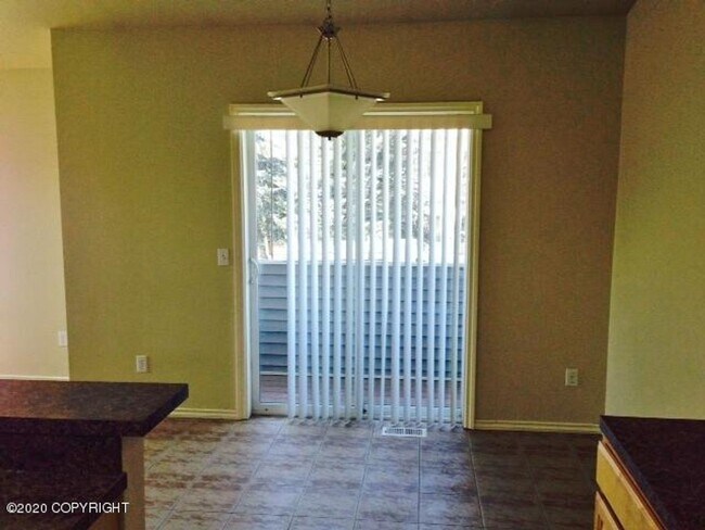 Foto del edificio - 3 Bed / 2 Bath Midtown Townhouse!