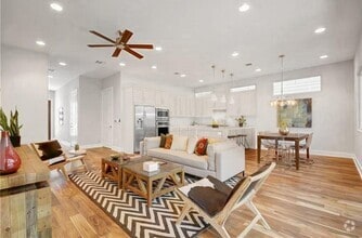 Building Photo - 1208 Kinney Ave