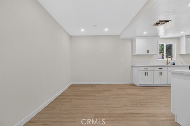 Foto del edificio - 8454 Grenoble St