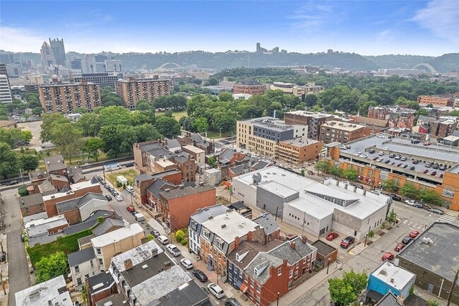 Building Photo - 1221 Boyle St