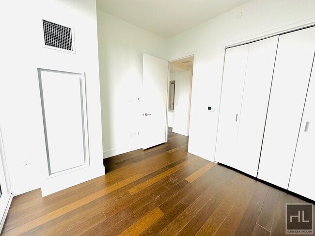 Building Photo - East 44th Street / Amazing 1-Bed 1-Bath / ...