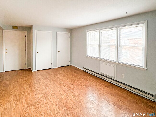 Foto del edificio - 53 Hiltbrand Rd