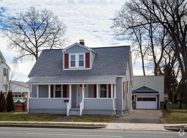 Building Photo - 131 N Elm St
