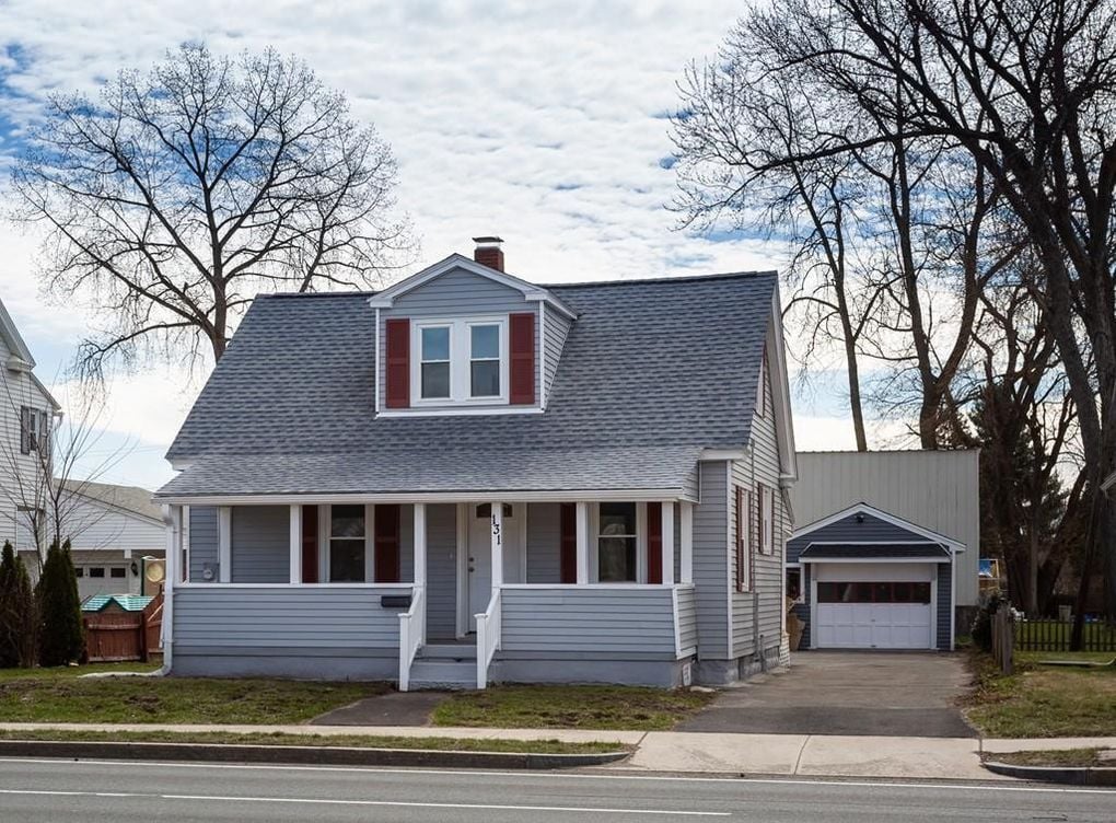 Primary Photo - 131 N Elm St