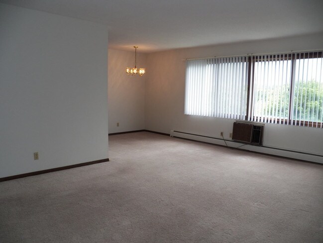 Building Photo - NW 1 Bedroom, Garage, Heat and Water Paid!