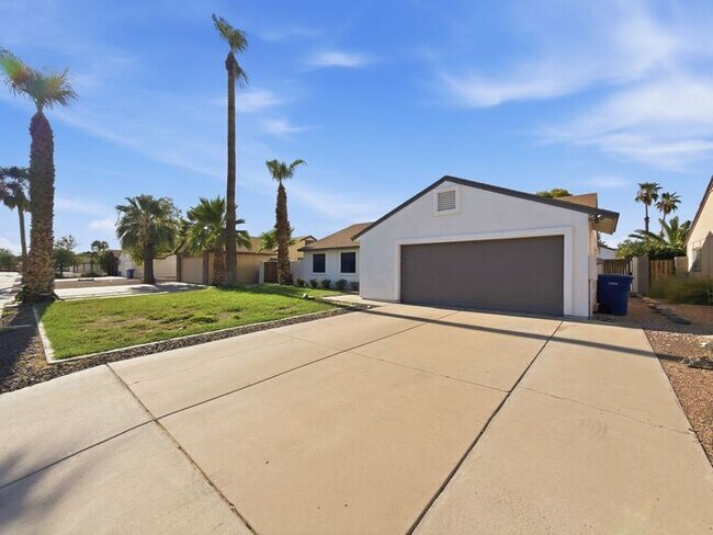 Foto del edificio - 3 Bedroom Home In Heart of Chandler for Rent
