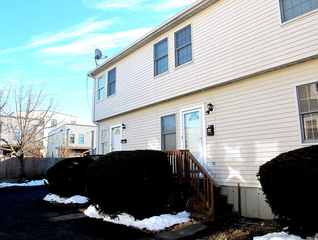 Primary Photo - 64 Murdock St