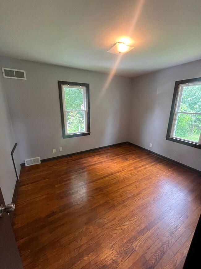 Foto del edificio - SECTION 8 AND EDEN ACCEPTED!! Newly Renova...