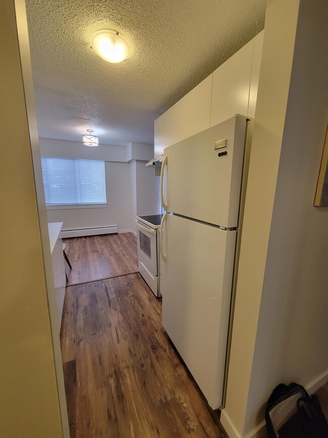 Building Photo - 1909-1909 Salton Rd