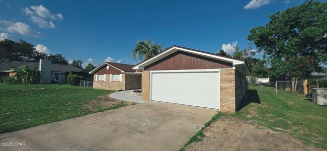 Foto del edificio - 619 Old Forest Way Rd