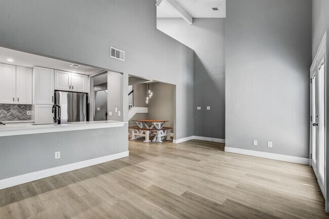 Foto del edificio - 1010 W Rundberg Ln