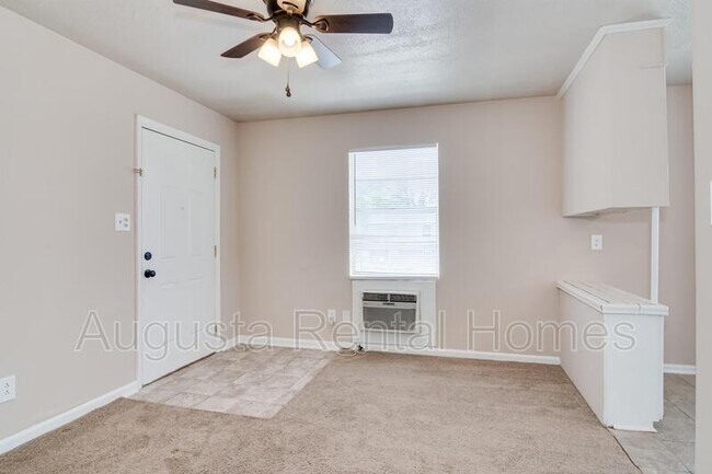 Foto del edificio - 323B Verdery Dr