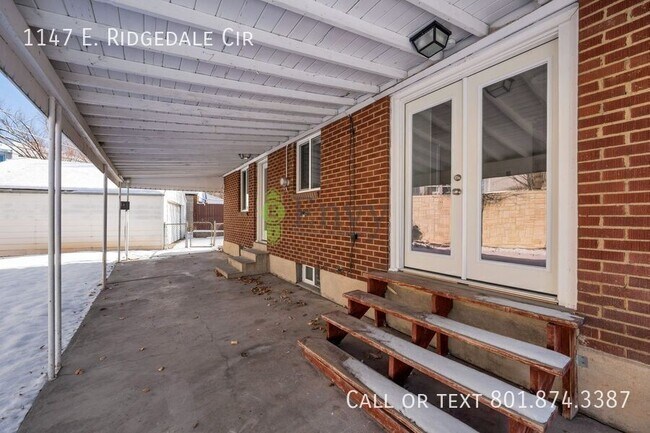 Building Photo - 1147 E Ridgedale Cir