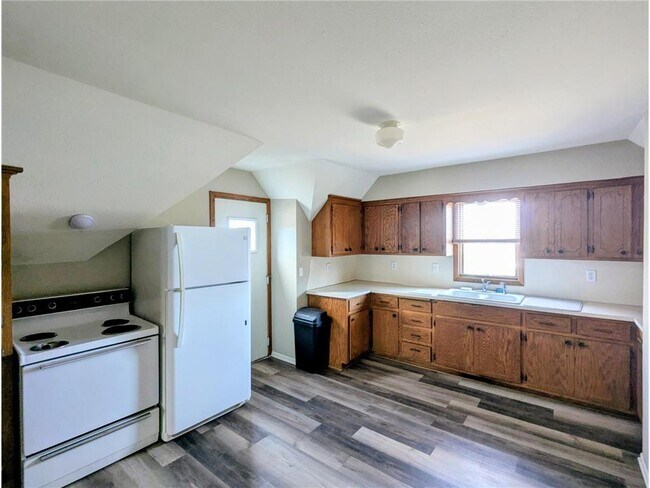 Foto del edificio - 825 Jessamine Ave E