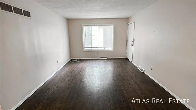 Foto del edificio - 6650 Maywood Ave