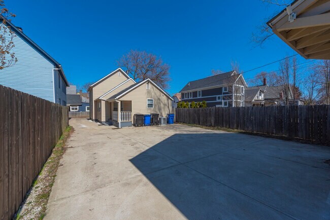 entrada de coches - 3117 Hancock Ave