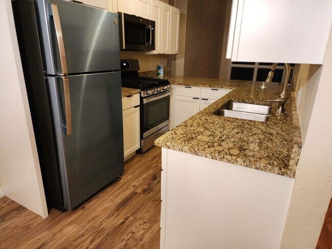 Foto del edificio - 864 Spruce Ct