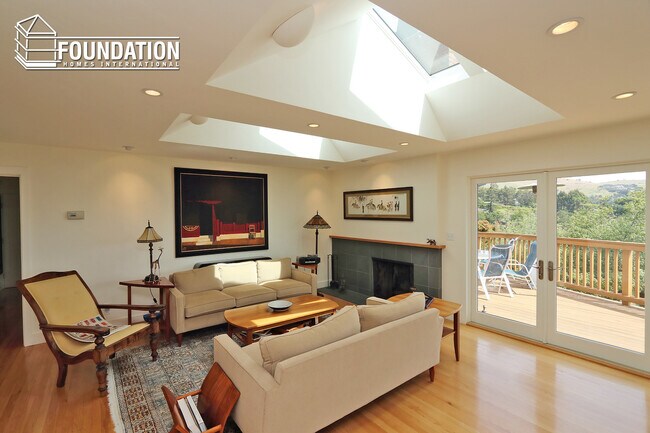 Building Photo - Contemporary 4bd/ 3ba Strawberry Home- Lar...