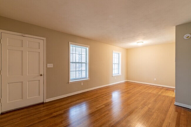 Foto del edificio - 5121 Ginger Cir