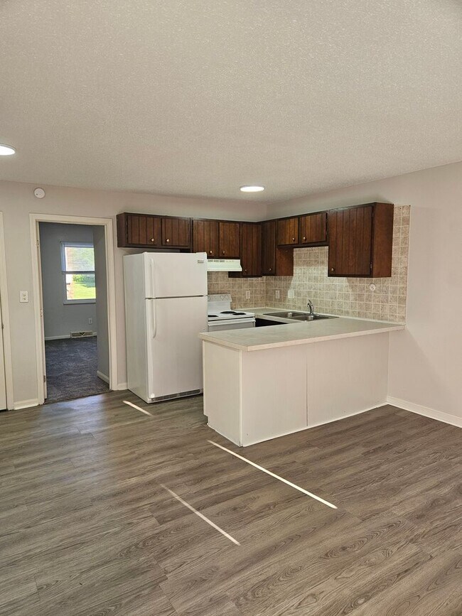 Building Photo - 515 Green Valley Dr