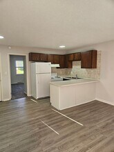 Building Photo - 515 Green Valley Dr