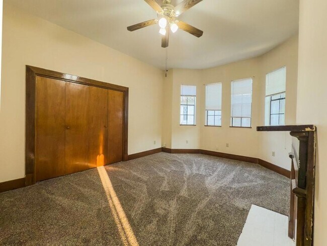 Foto del edificio - 2229 Napoleon Ave