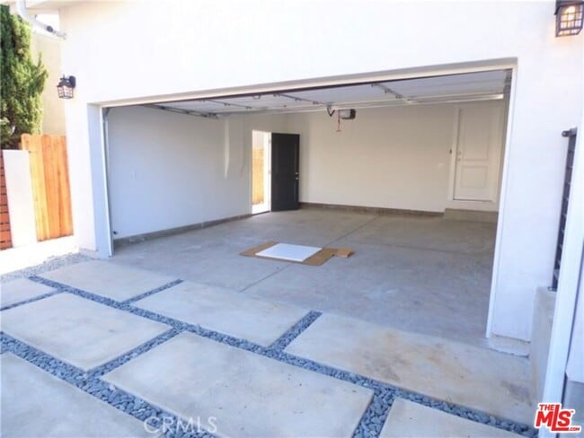 Building Photo - 4538 Abbey Pl