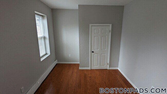 Building Photo - 98 Woodledge St