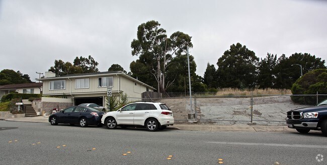 Building Photo - 7 & 11 Vallejo Dr