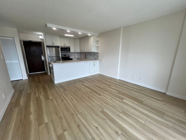 Building Photo - Remodeled Atkinson Plaza 1 bedroom 1 bath ...