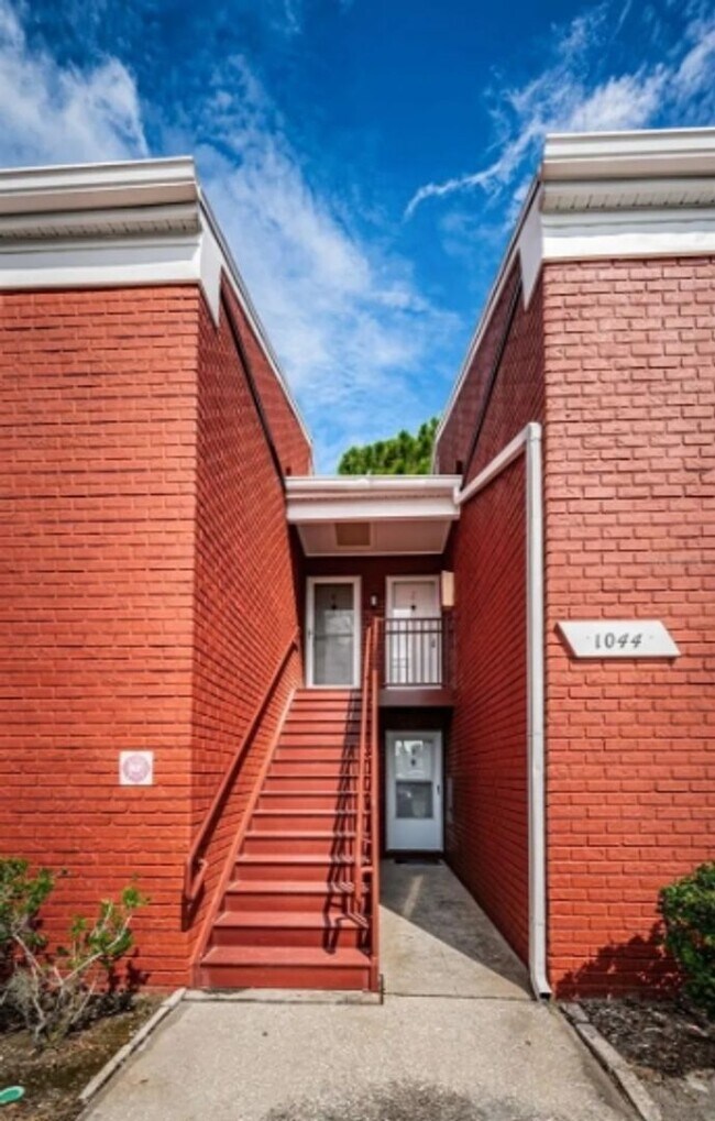 Building Photo - FOR RENT – CHARMING 1-BEDROOM CONDO IN SAINT PETERSBURG, FL