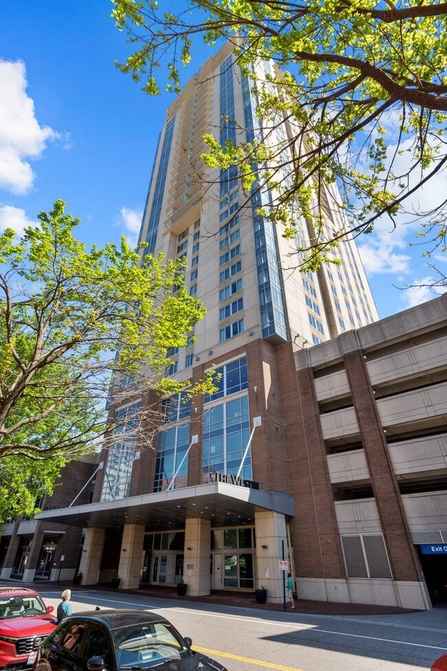 Building Photo - Welcome to the epitome of luxury living!