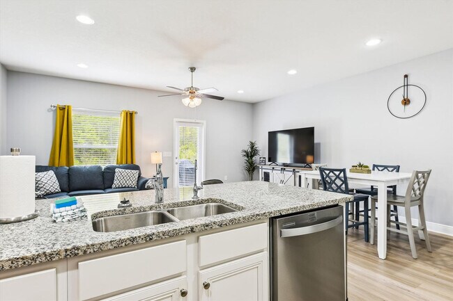 Foto del edificio - 7664 Shadow Lake Dr