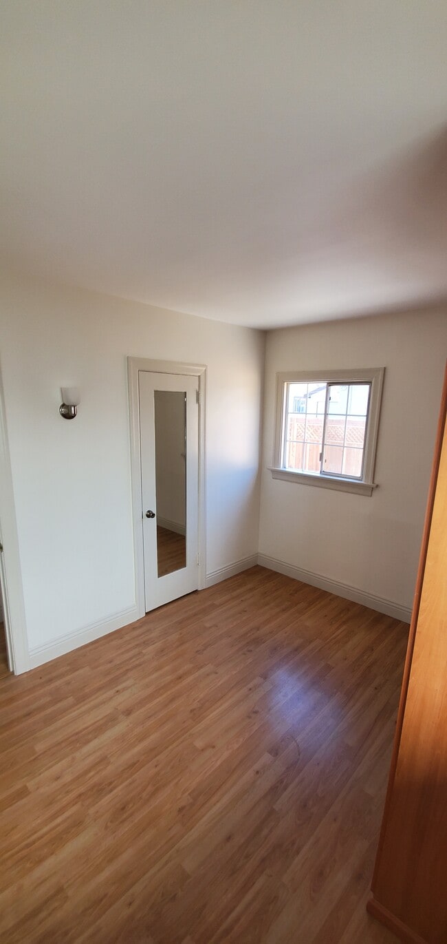 Building Photo - 760 Elmira St #5