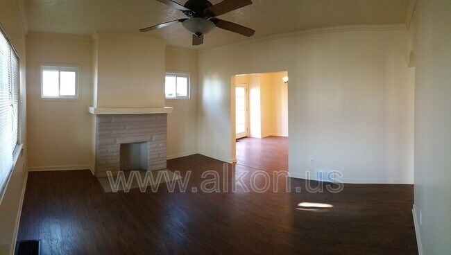 Building Photo - 2321 Edgebrook Ave